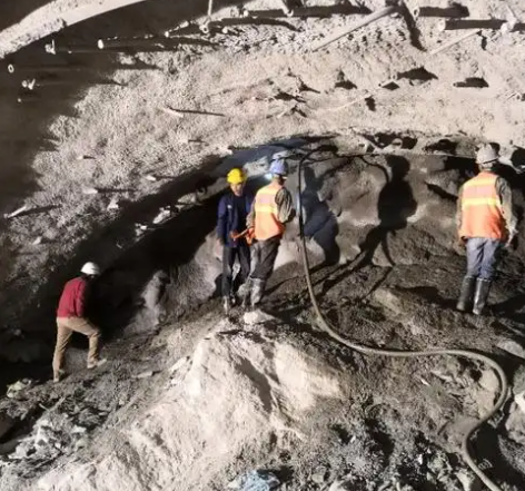 怀仁隧道拱顶带模注浆料，微膨胀注浆料的特点及施工工艺